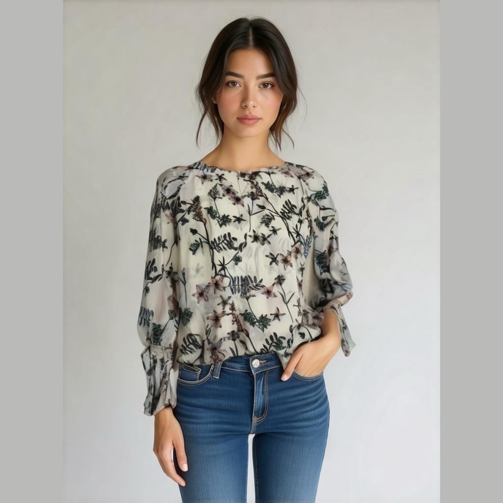 Vince Camuto Cold Shoulder White Floral Blouse Top Size XS Gathered at Wrist NEW